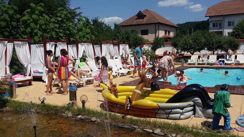 Casa Alba 호텔 Râmnicu Vâlcea 외부 사진